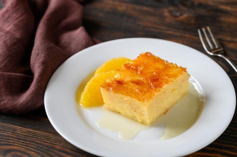 Bolo pudim de fubá com laranja