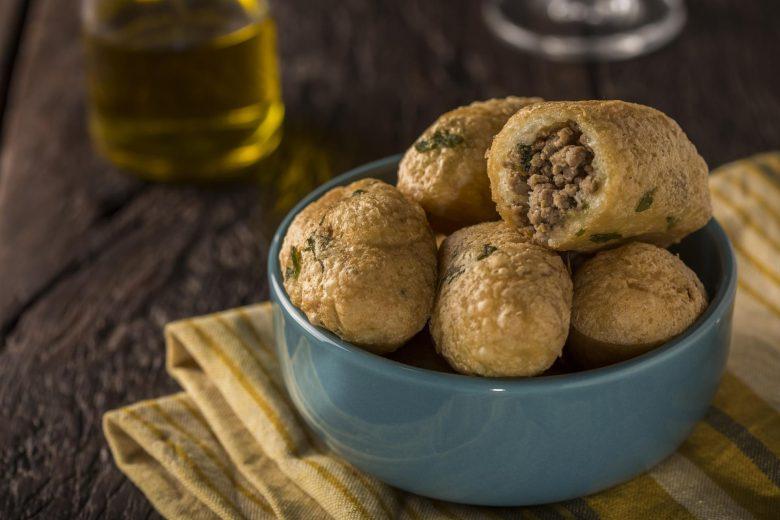Bolinho de mandioca com recheio