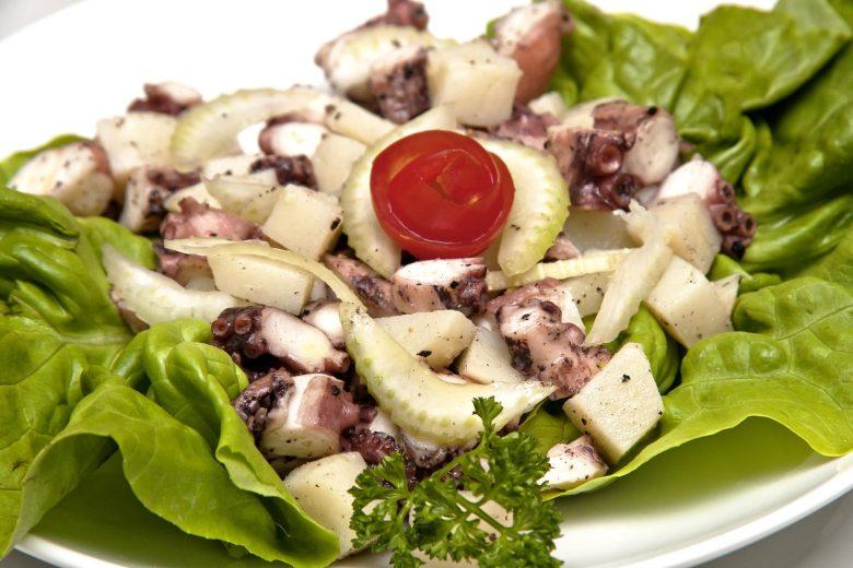 Salada de polvo, gengibre e pepino
