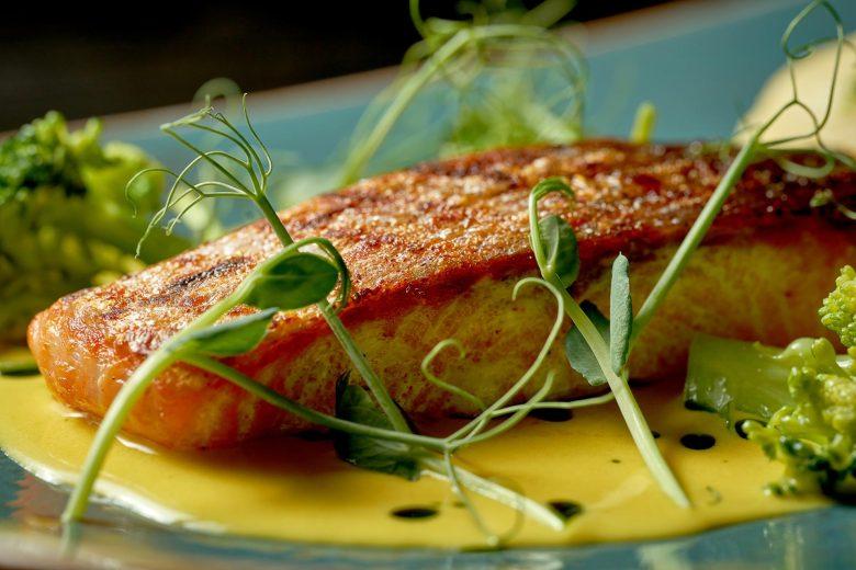 Salmão com alcaparra e mostarda