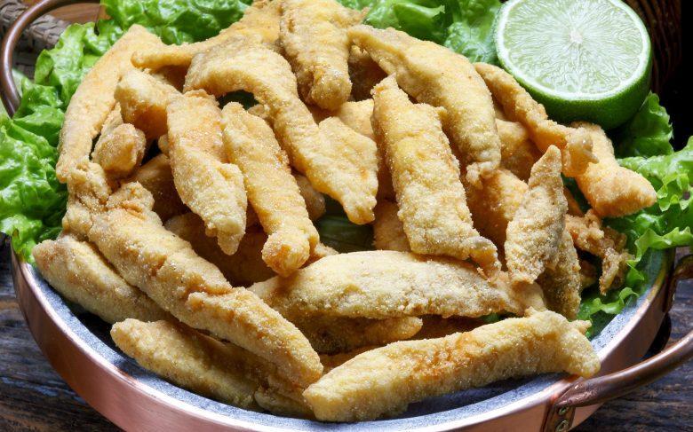 Isca de peixe empanado