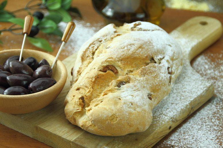 Pão com recheio de azeitona