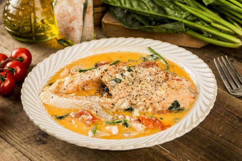 Salmão ao requeijão e creme de leite
