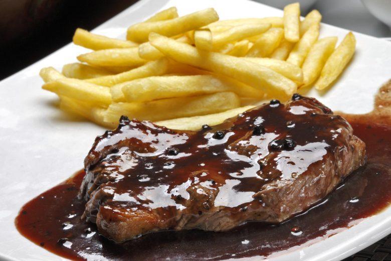 Filé ao molho de vinho tinto