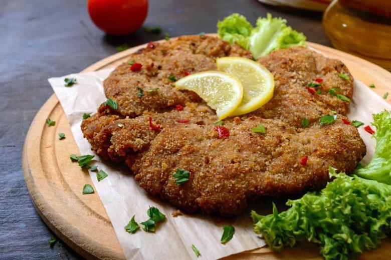Bife à milanesa com maionese
