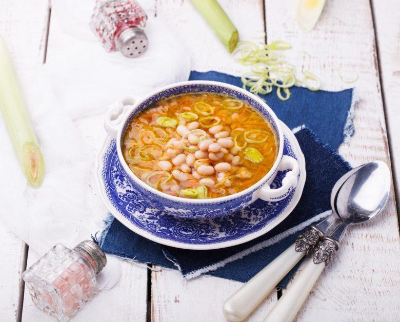 Sopa de feijão com alho poró