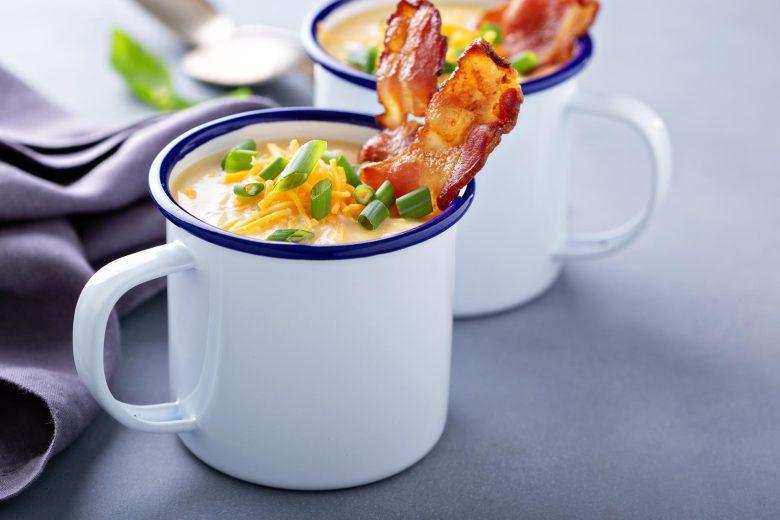 Sopa de batata de caneca
