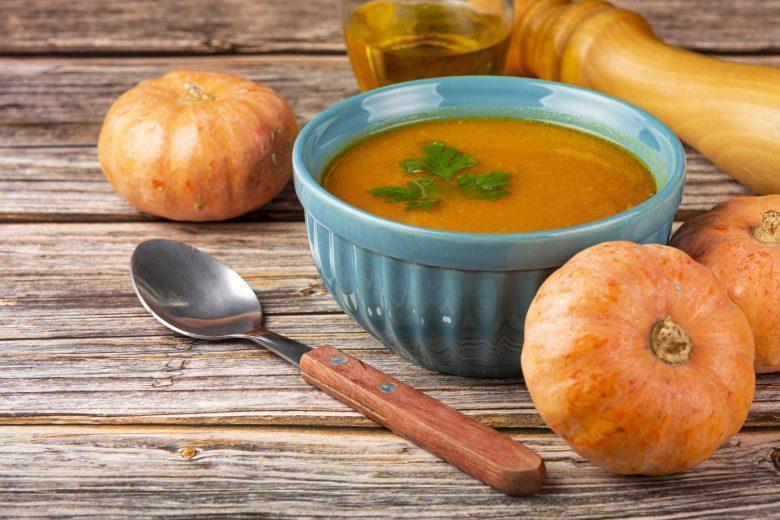 Sopa de abóbora com cebola
