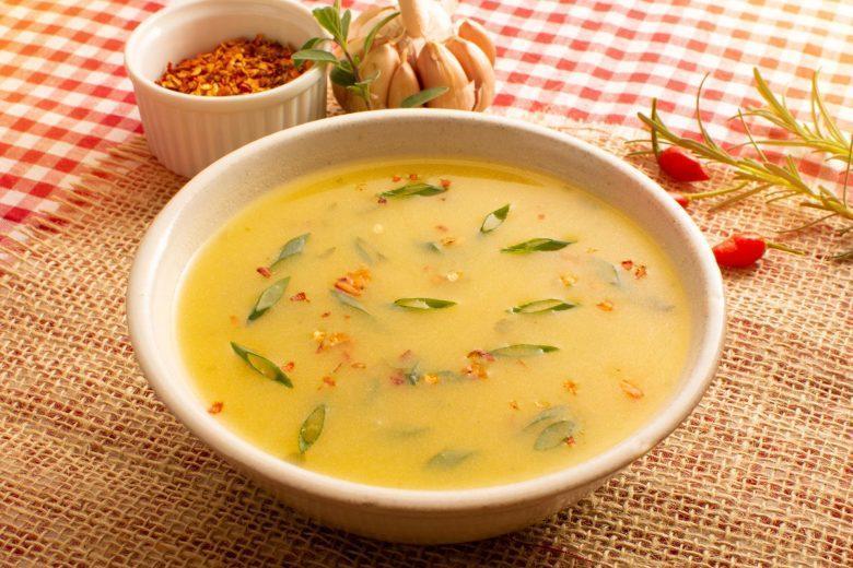 Caldo de mandioca apimentado
