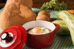 Sopa de fava com ovo escaldado