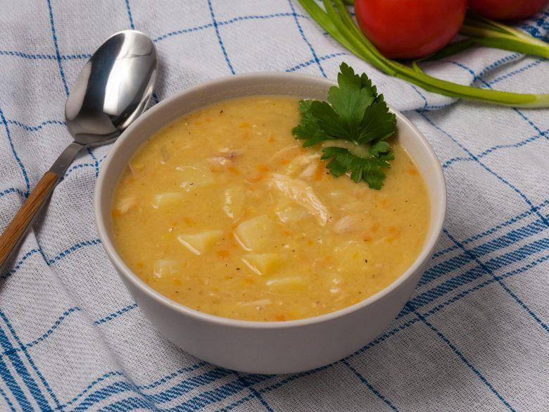 Sopa de batata com frango