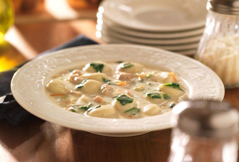 Sopa de frango com nhoque
