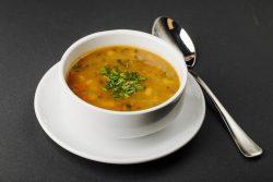 Sopa de lentilha vegetariana