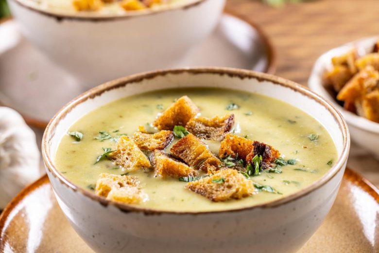 Creme de batata e inhame com croutons