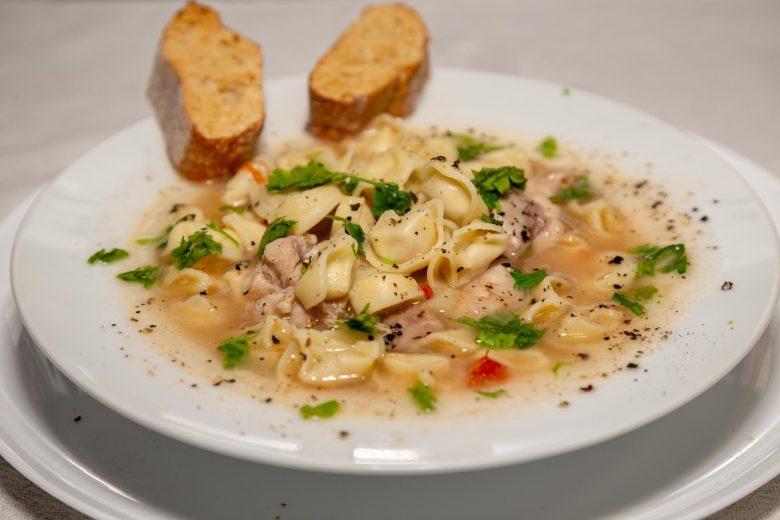 Sopa de capeleti italiana