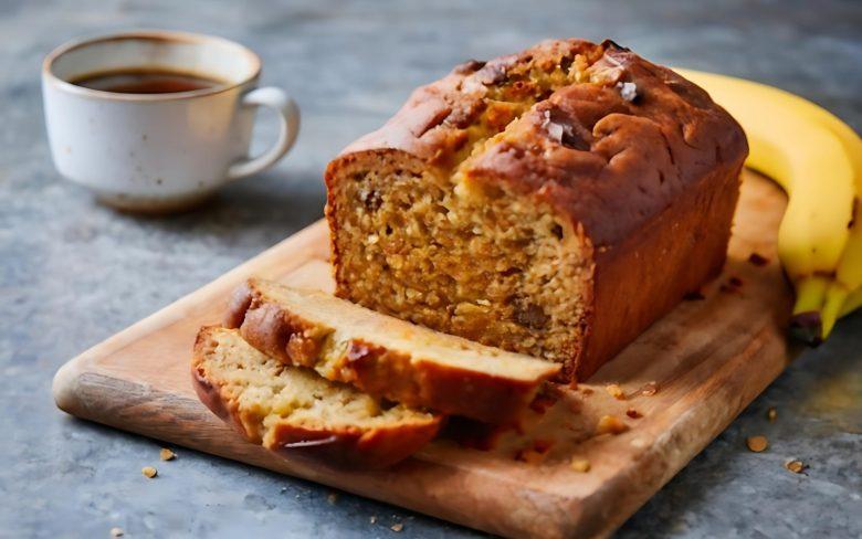Bolo de banana e granola