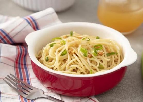 Macarrão alho e óleo com bacon