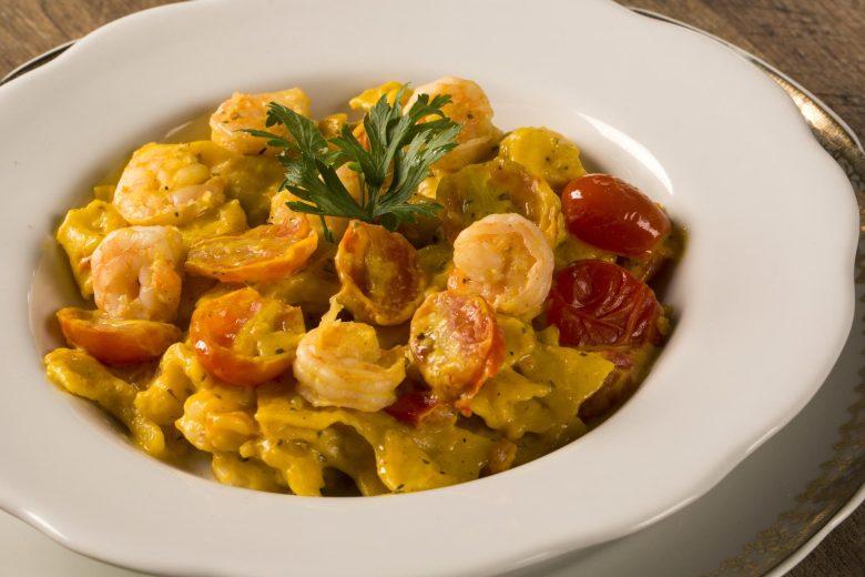 Farfalle de camarão a la primavera