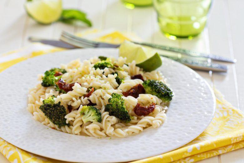 Macarrão alho e óleo e brócolis