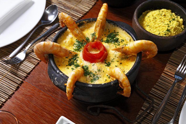 Moqueca cremosa de camarão