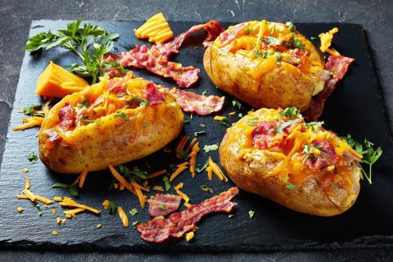 Batata recheada em travessa
