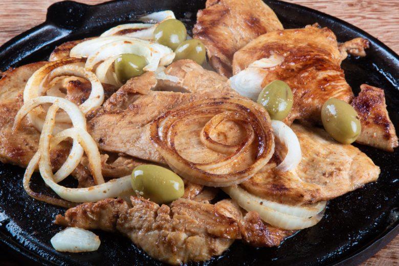 Filé de frango acebolado