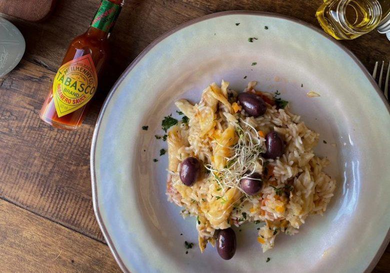 Arroz de bacalhau com molho Tabasco
