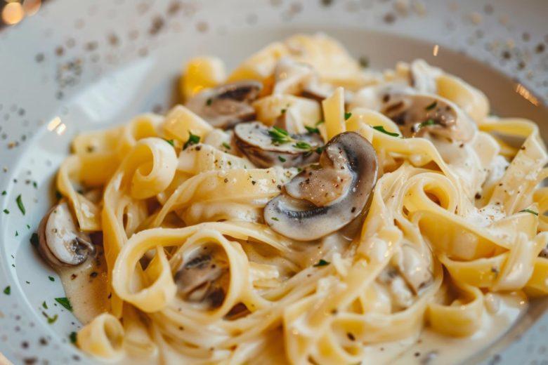 Fettuccine ao molho de shitake e cogumelo