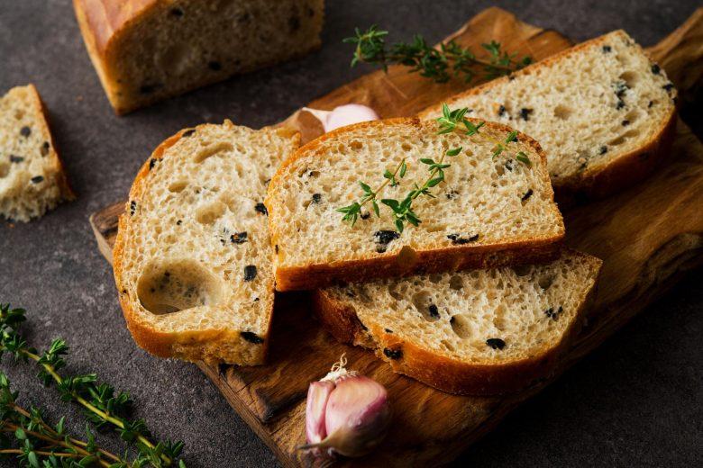 Pão de azeitona e alecrim