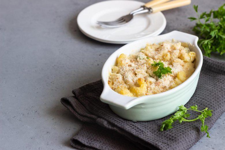 Macarrão gratinado ao creme de leite