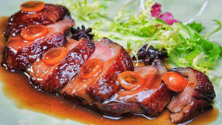 Panceta ao molho de frutas vermelhas