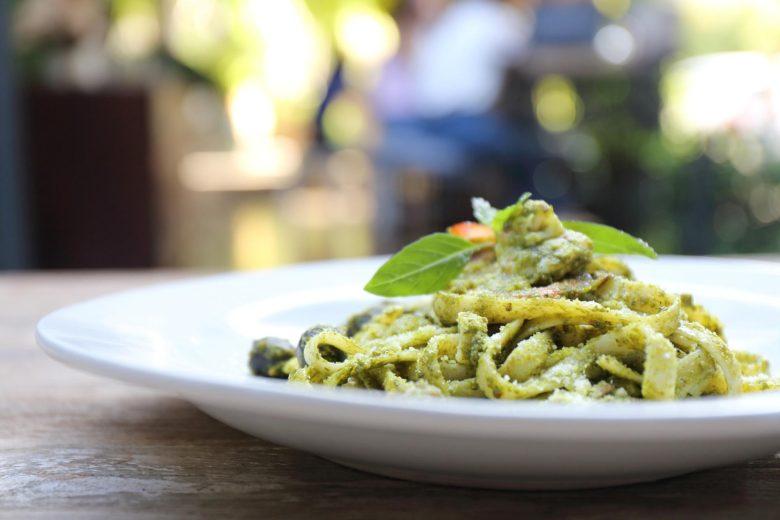 Espaguete ao pesto de couve
