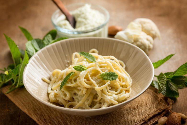 Espaguete ao molho de queijo