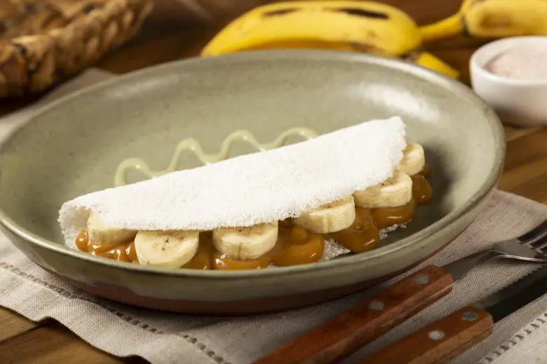 Tapioca de banana e brigadeiro de amendoim