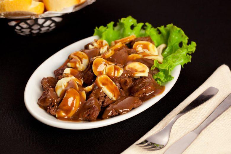 Carne de panela ao molho madeira