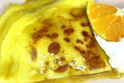 Crepe suzette com calda de laranja