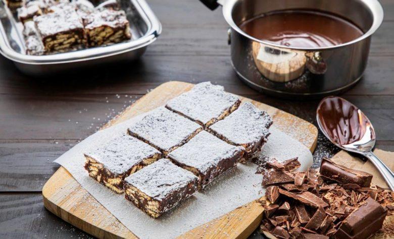 Palha italiana com chocolate preto