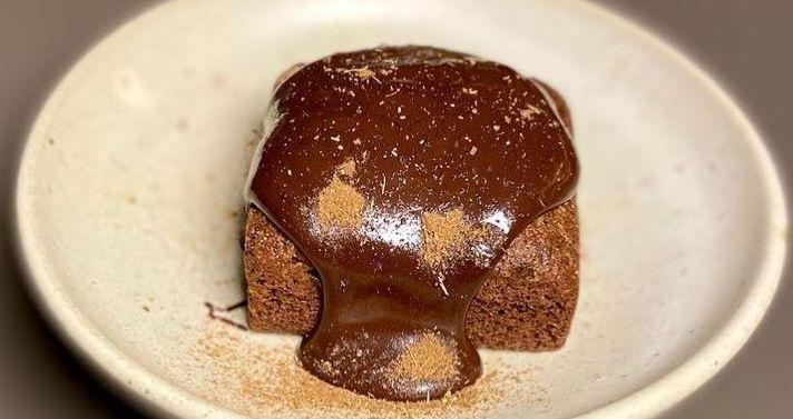 Brownie funcional com creme de avelã 