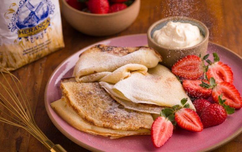 Crepe com nata e morango