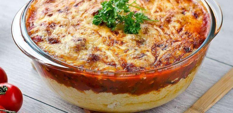 Polenta com molho de ragu de linguiça