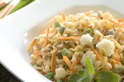 NISSIN talharim com legumes e hortelã