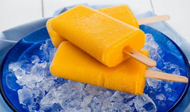 Picolé de manga com cenoura e água de coco