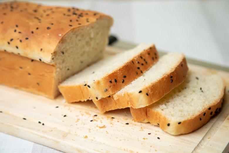 Pão de iogurte e gergelim