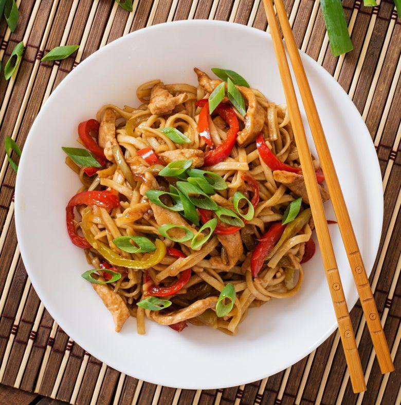 Macarrão rice noodles chinês