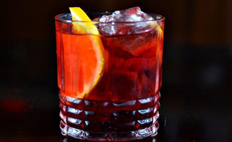 Drink red negroni