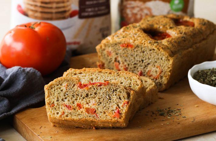 Pão recheado com tomate seco e orégano