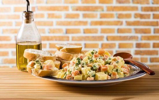 Salada de maionese com vegetais sem lactose