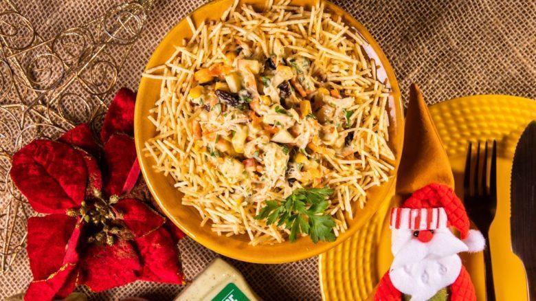 Salpicão de frango com maionese de salsa e cebolinha