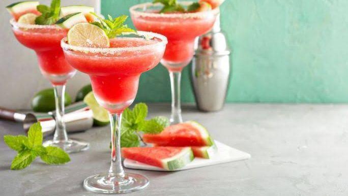 Drink vermelho frisante
