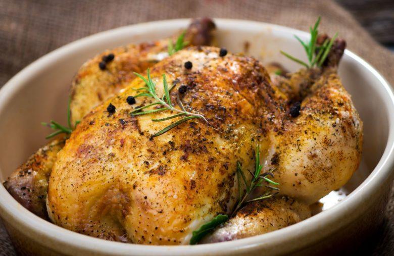 Frango recheado com pão e linguiça